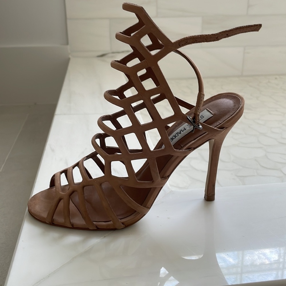 6.5 womens Steve Madden nude heels